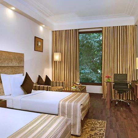 The Bristol Hotel Gurgaon Exterior foto