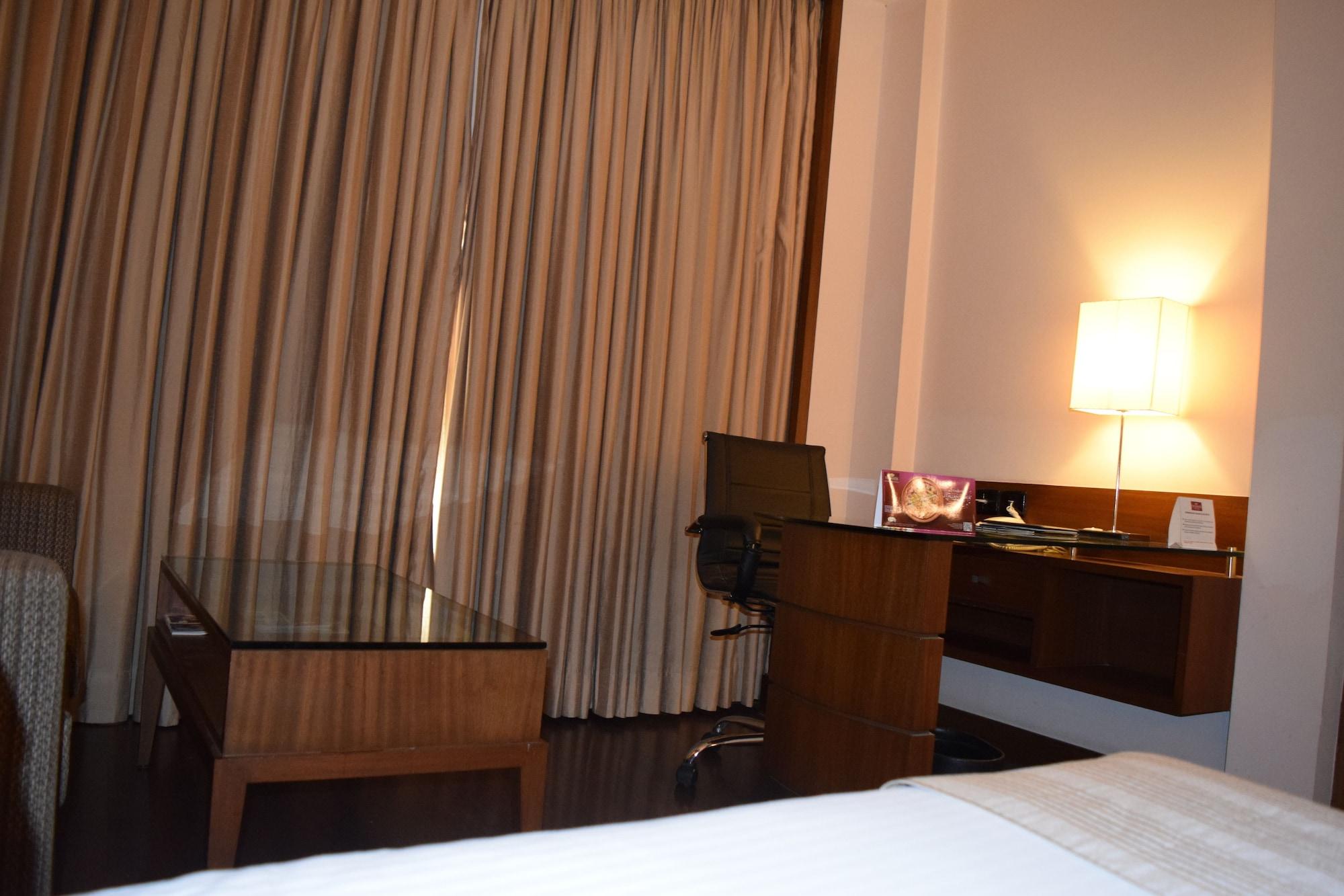 The Bristol Hotel Gurgaon Exterior foto