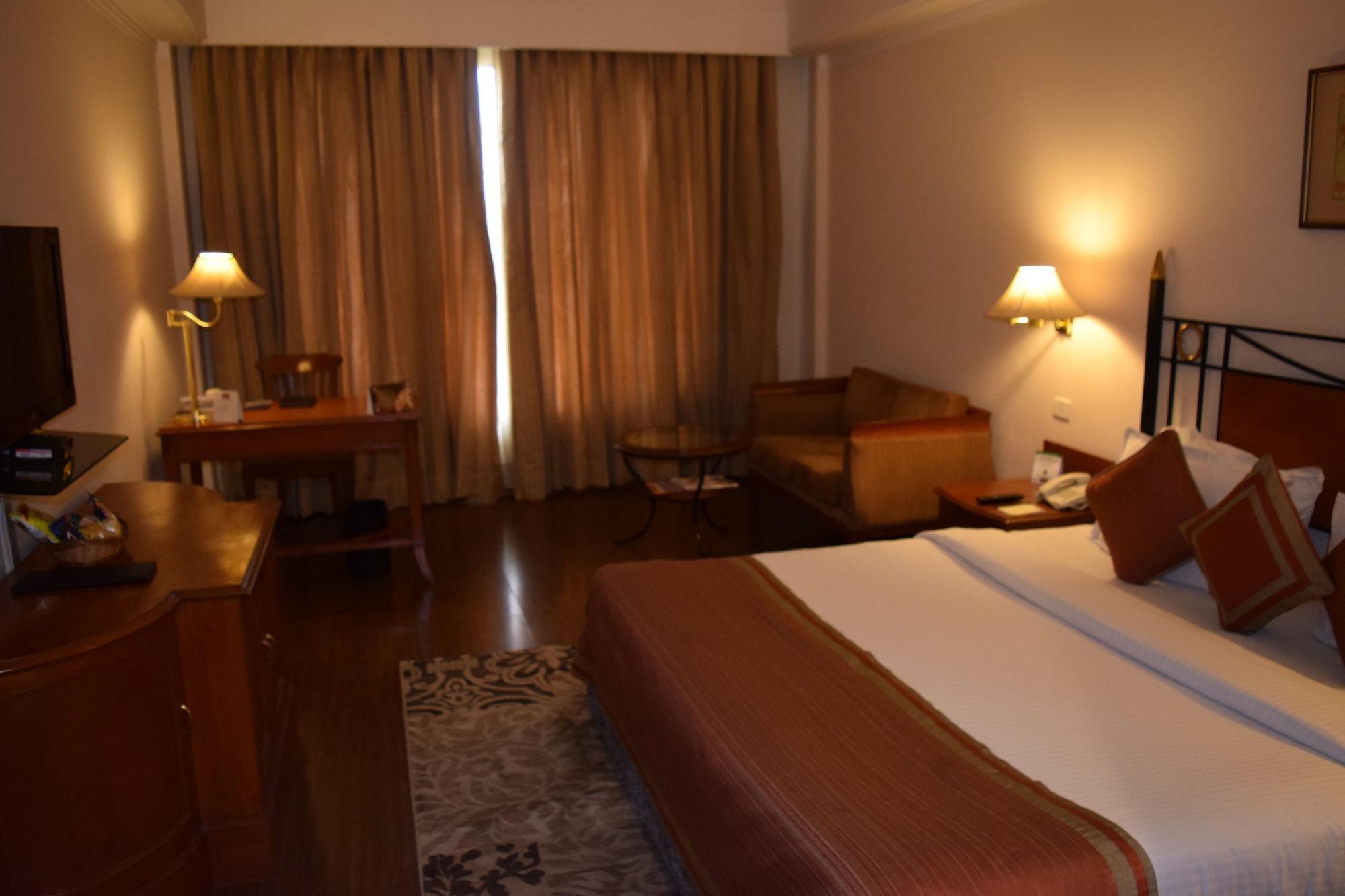 The Bristol Hotel Gurgaon Exterior foto