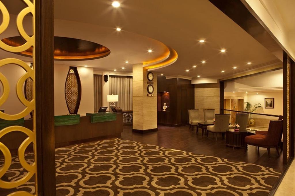 The Bristol Hotel Gurgaon Exterior foto