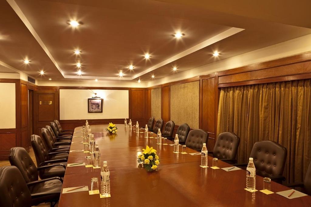The Bristol Hotel Gurgaon Exterior foto