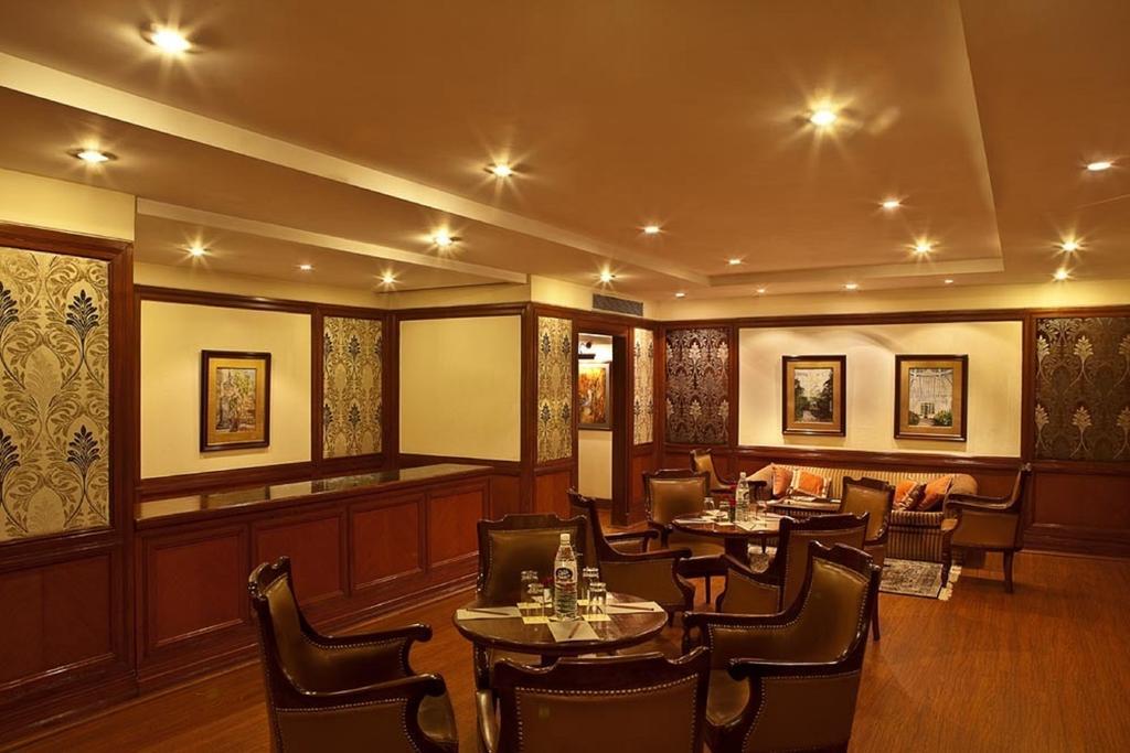 The Bristol Hotel Gurgaon Exterior foto