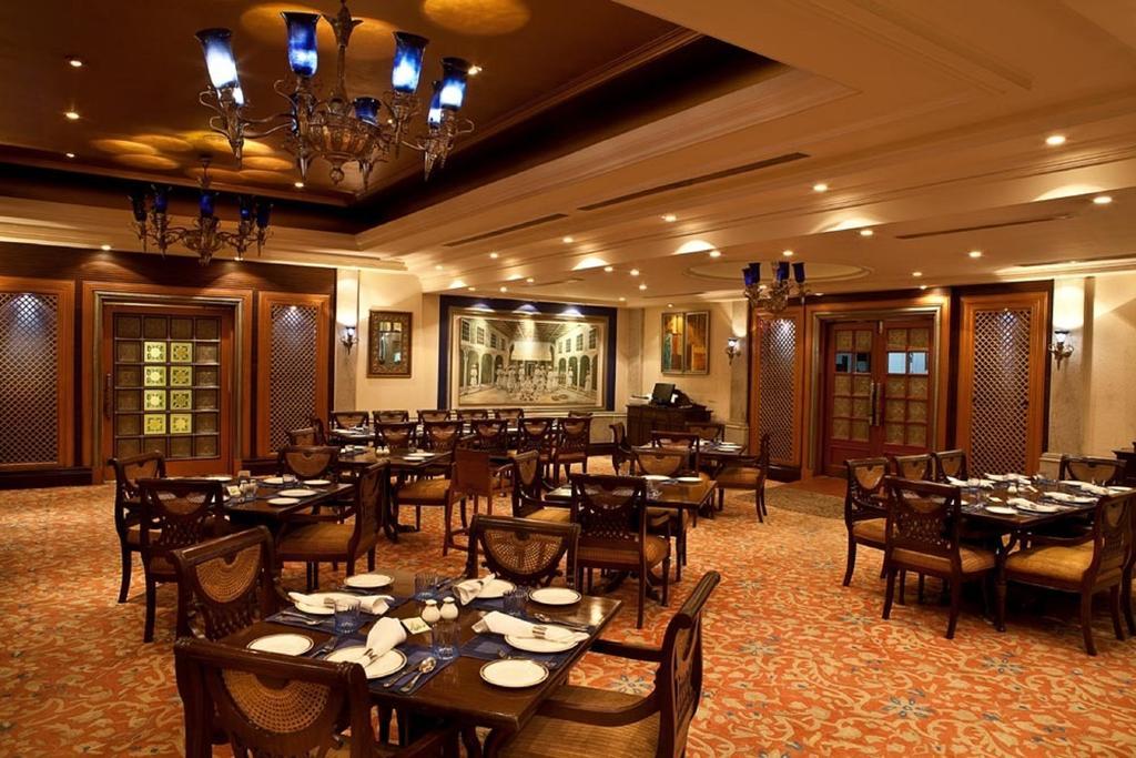 The Bristol Hotel Gurgaon Exterior foto