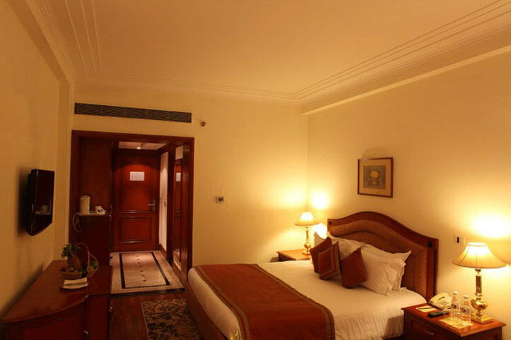 The Bristol Hotel Gurgaon Exterior foto