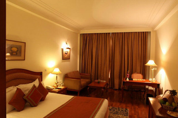 The Bristol Hotel Gurgaon Exterior foto