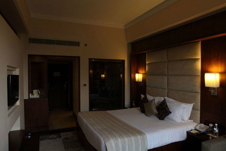 The Bristol Hotel Gurgaon Exterior foto