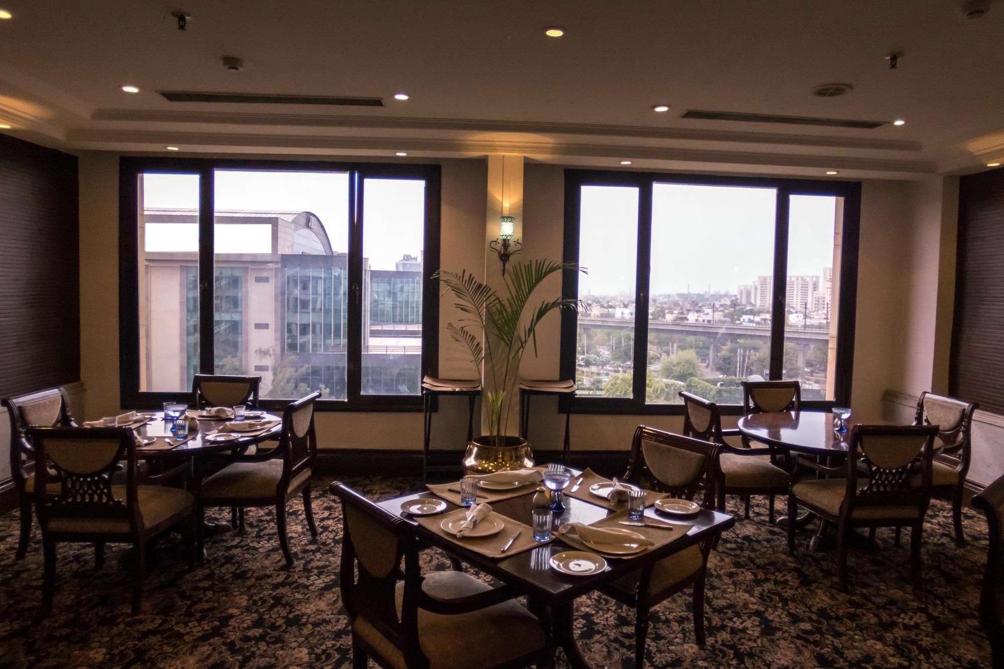 The Bristol Hotel Gurgaon Exterior foto