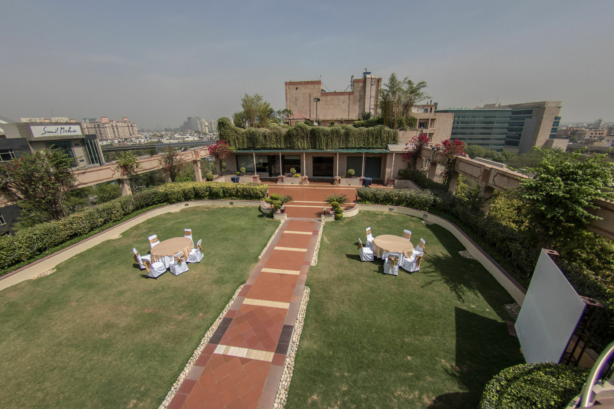 The Bristol Hotel Gurgaon Exterior foto