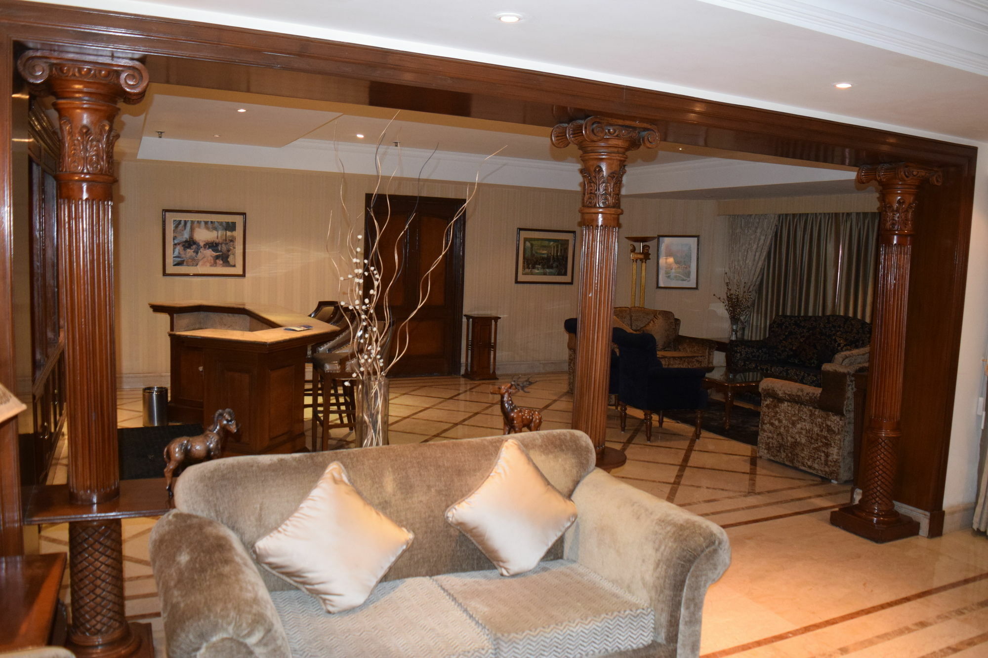 The Bristol Hotel Gurgaon Exterior foto