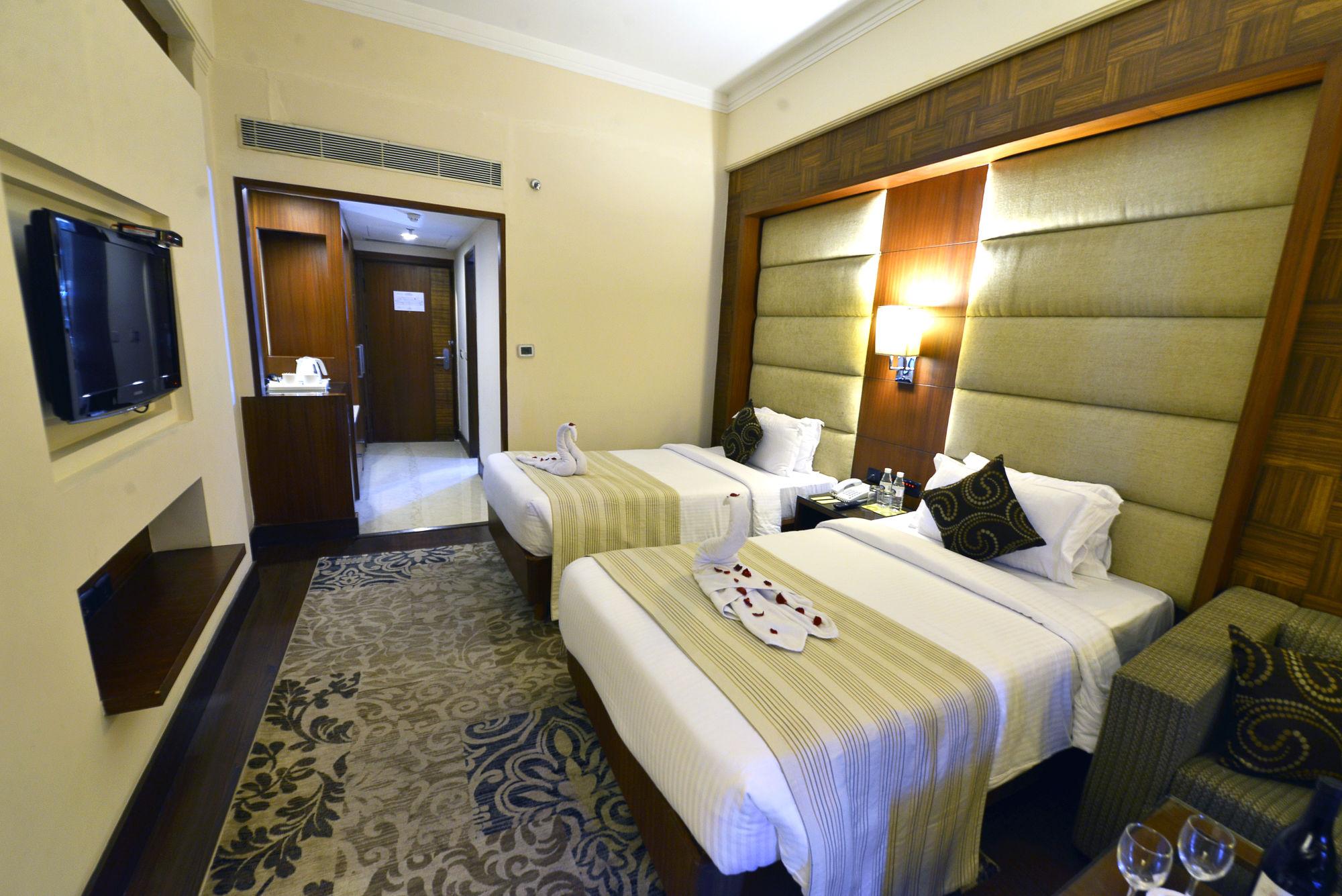 The Bristol Hotel Gurgaon Exterior foto